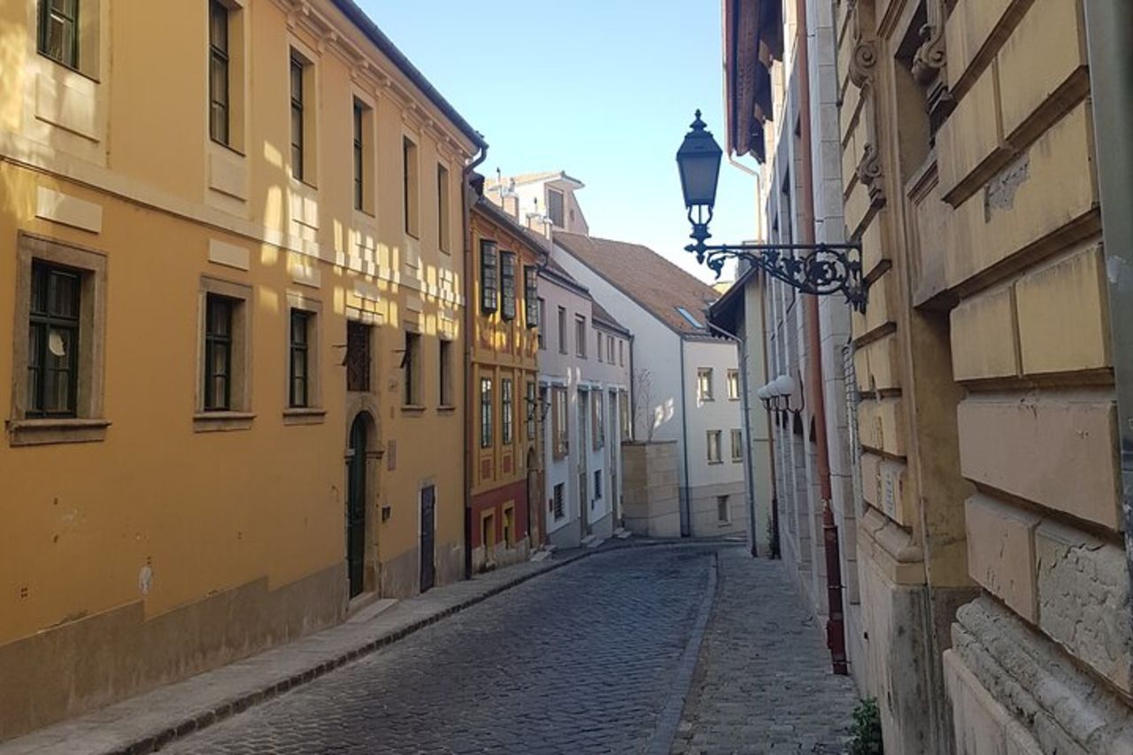Tour a piedi del quartiere del castello di Budapest — 4