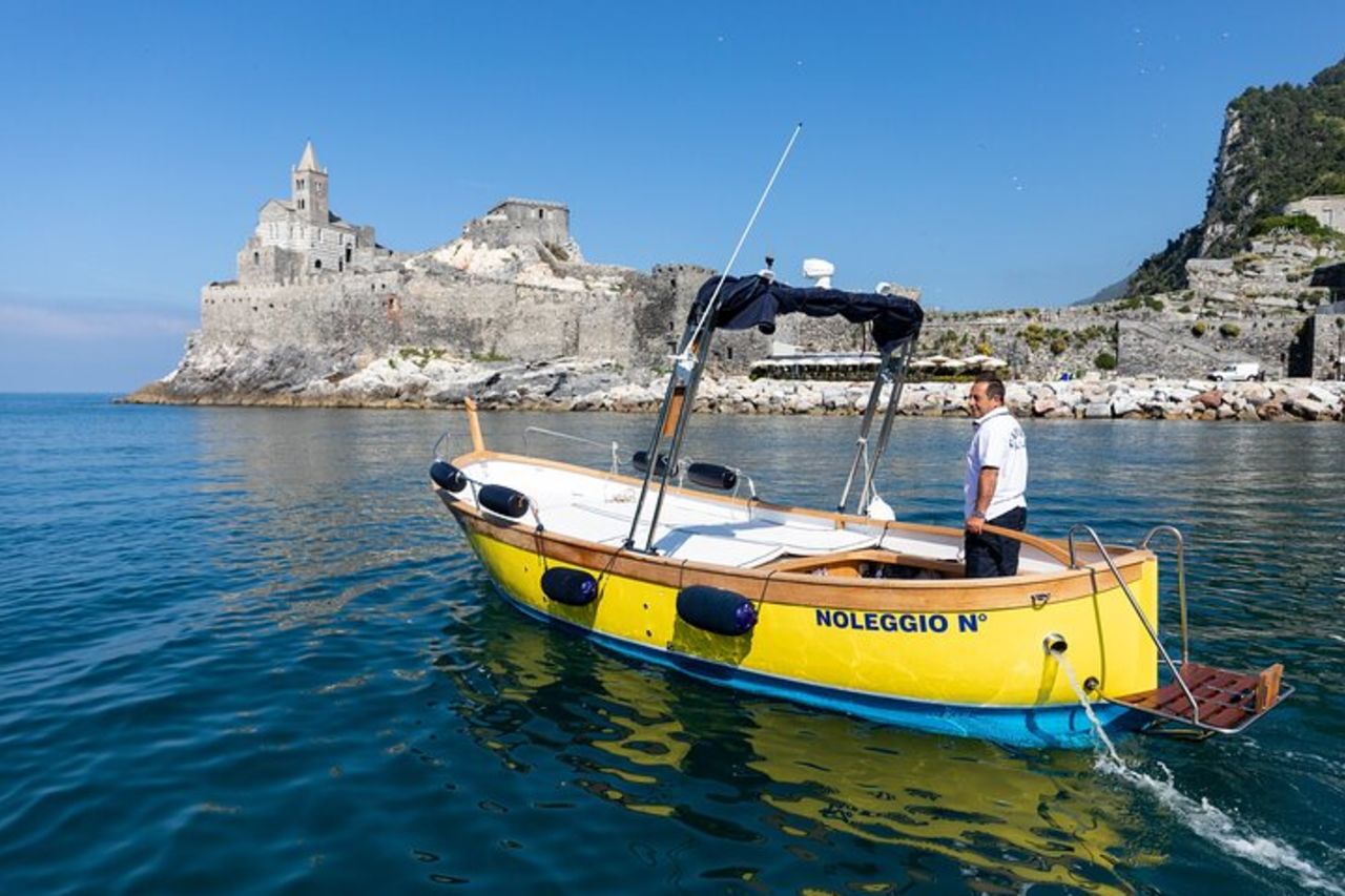 Tour Rilassante in Barca con Aperitivo a Cinque Terre — 8