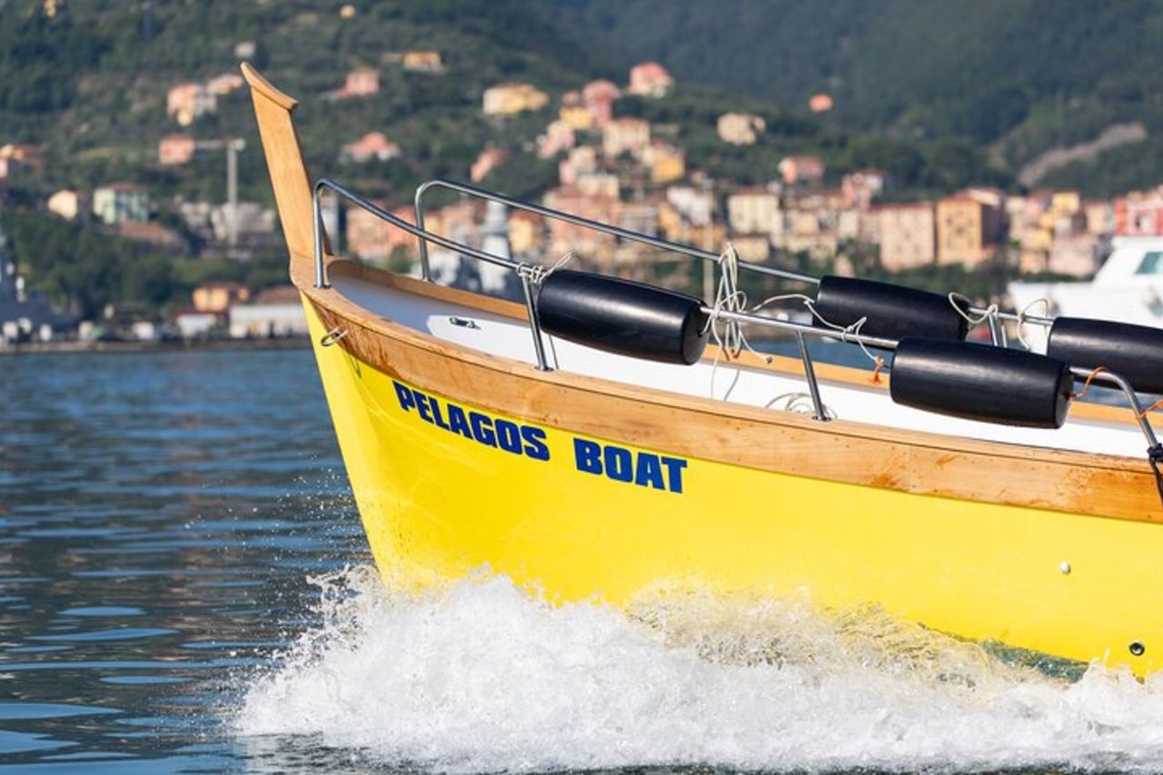 Tour Rilassante in Barca con Aperitivo a Cinque Terre — 9