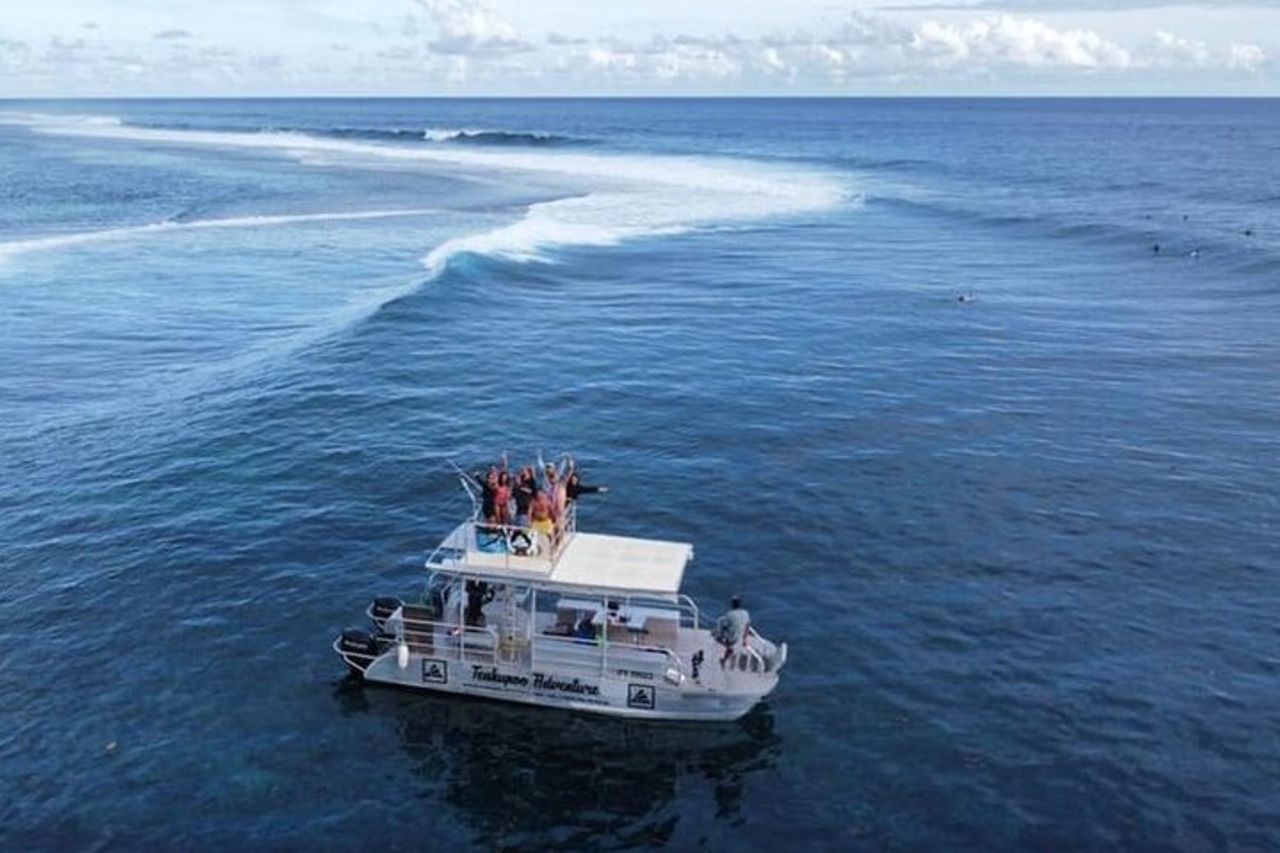 Taxi Boat per assistere alla competizione internazionale di surf di Teahupoo — 6