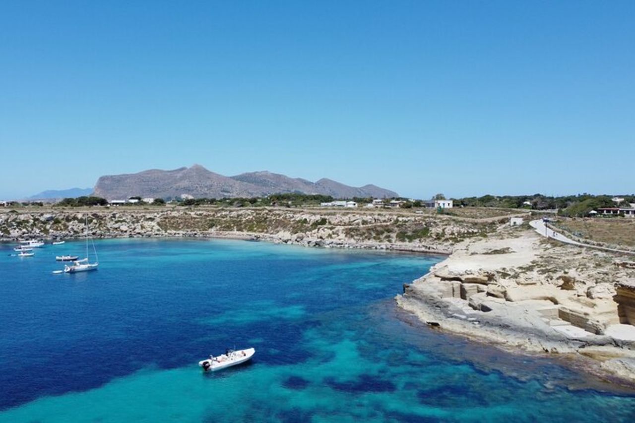 Da Marsala Tour giornaliero in gommone alle Isole Egadi — 3