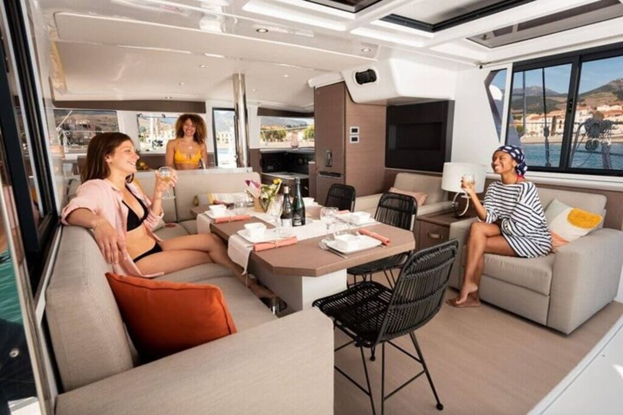 CATAMARANO Kleftiko Poliegos e Round of Milos Pranzo con Openbar — 4