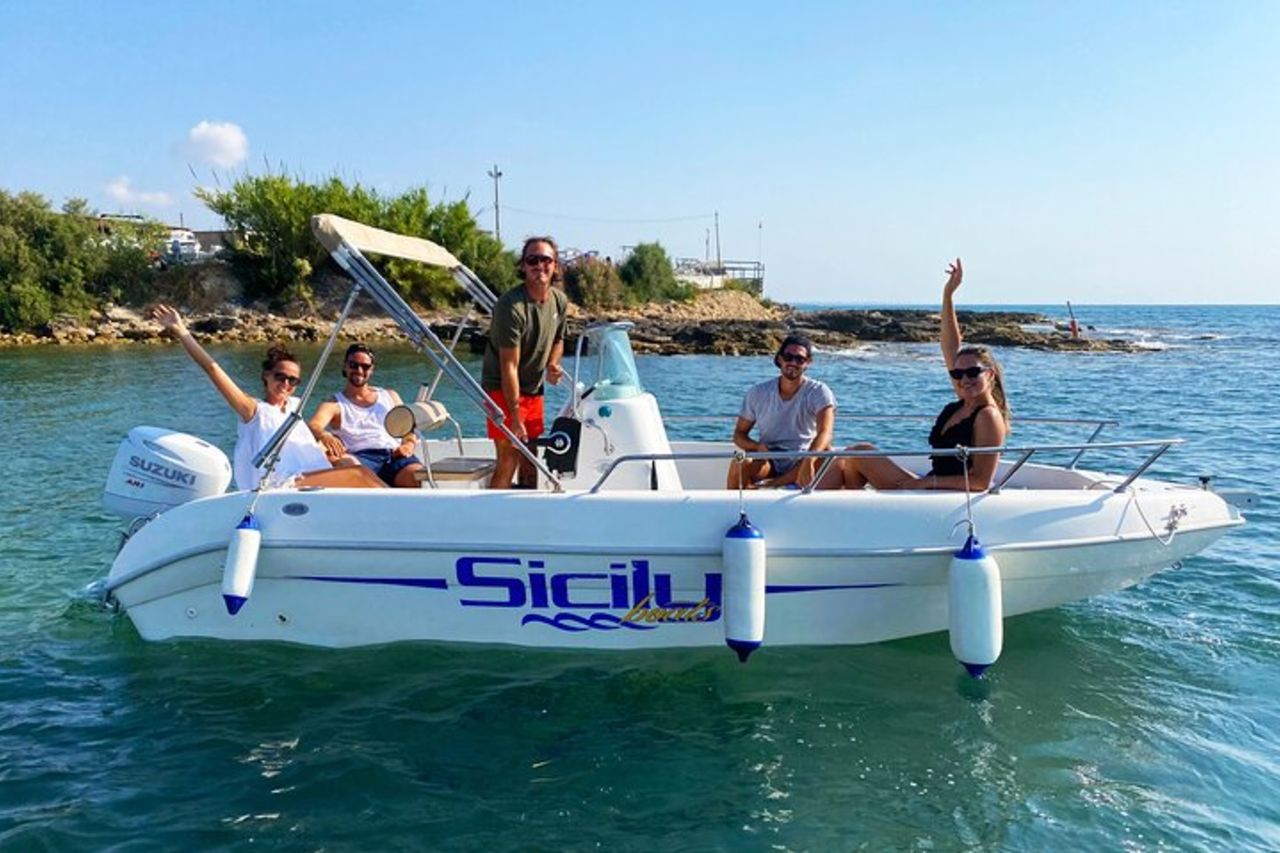 Sicily Boats Avola: Tour in Barca a Capopassero 4 persone 4 ore — 2