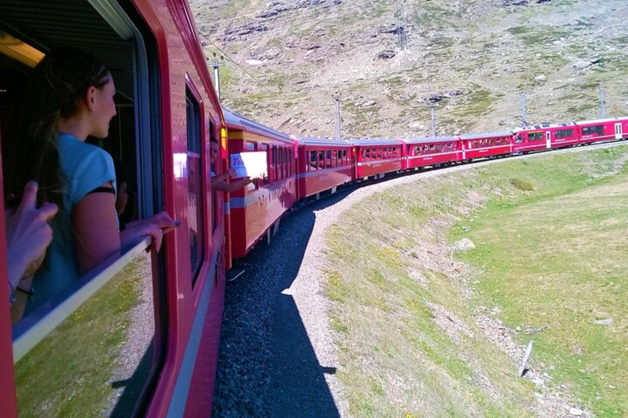 Treno rosso del Bernina, Alpi svizzere e St Moritz Da Milano — 3