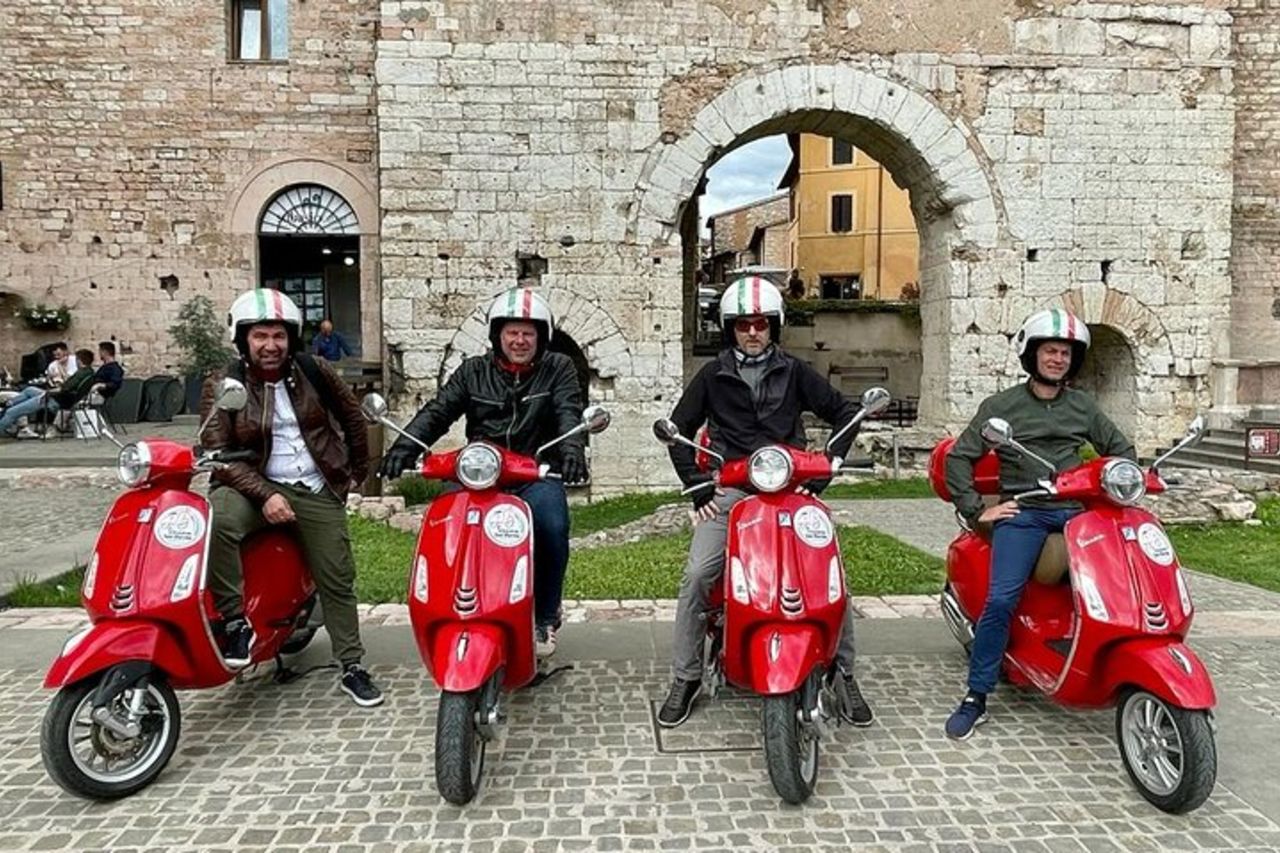 Tour in Vespa con guida scritta delle Marche Riviera del Conero — 2