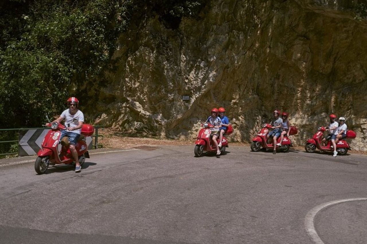 Tour in Vespa del Garda autoguidato di un'intera giornata con partenza da Salò — 4