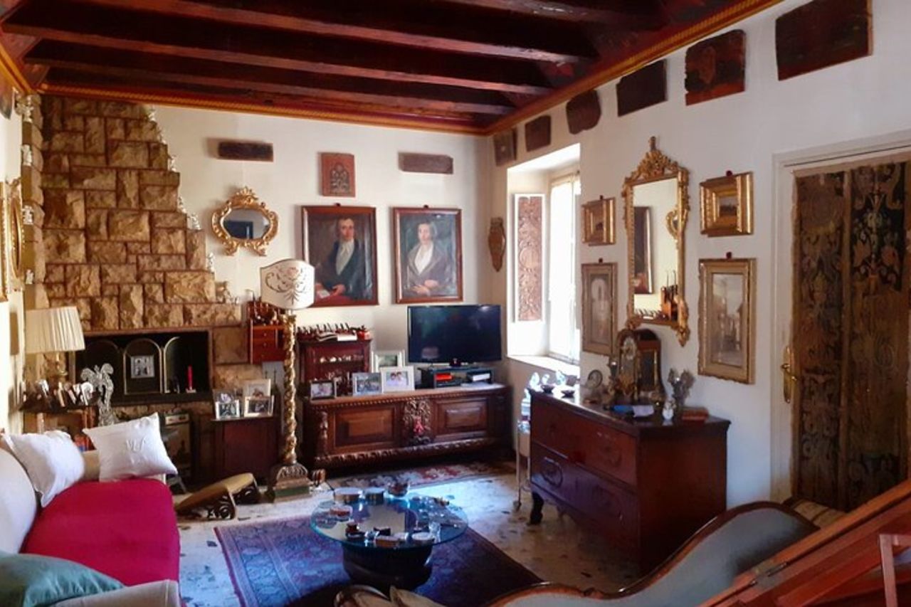 Tour a piedi in un'antica casa torre privata nel centro storico di Bergamo — 6