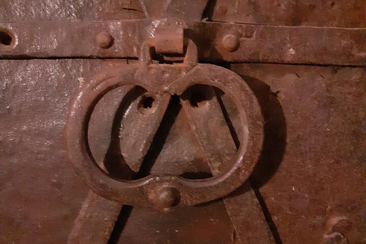 Tour a piedi in un'antica casa torre privata nel centro storico di Bergamo — 4