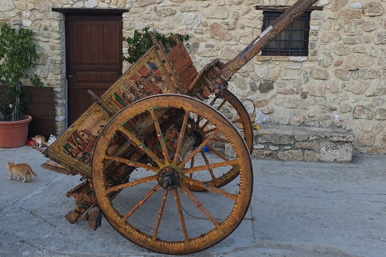Tour dei vigneti, degustazione di vini e prelibatezze siciliane presso una Cantina ad Agrigento — 9