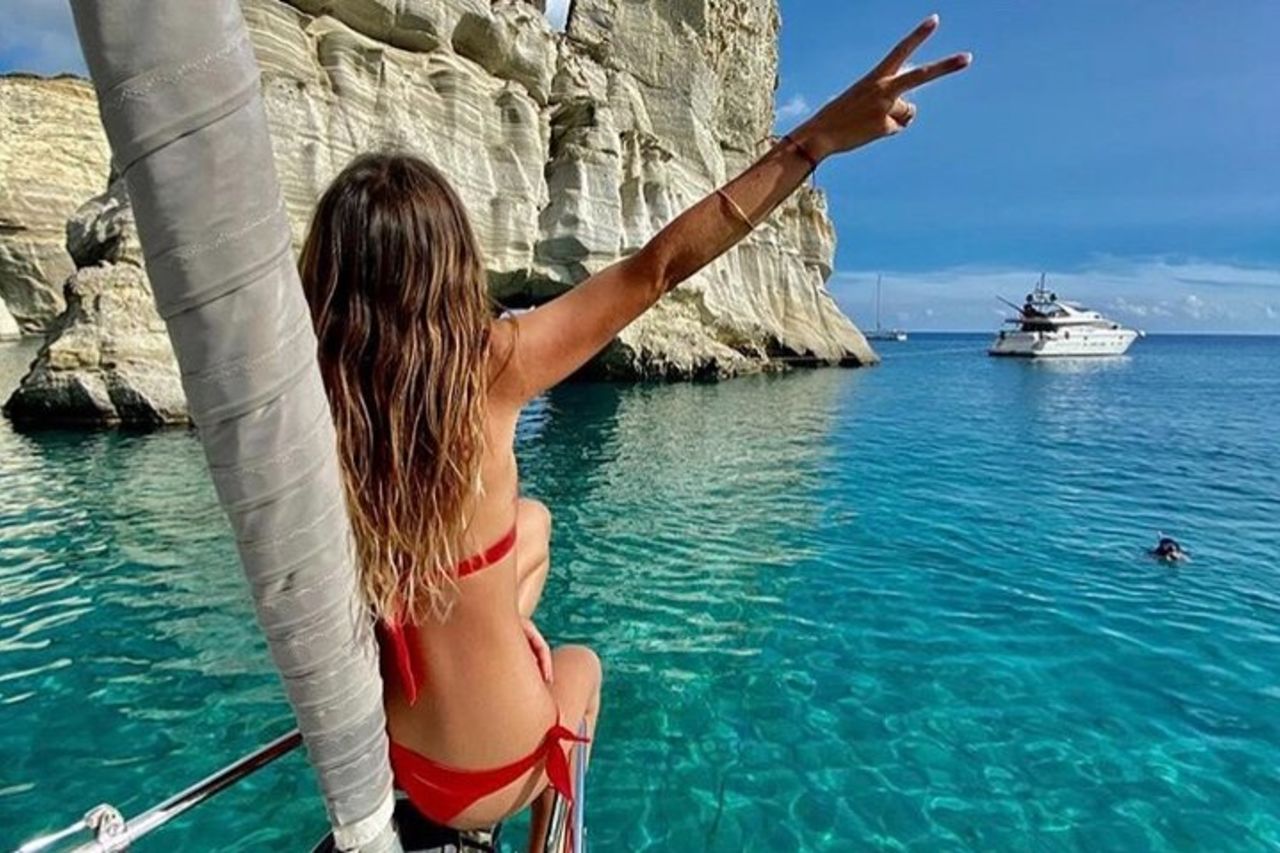 Milos e Polyaigos Crociera di un'intera giornata con pasti e snorkeling