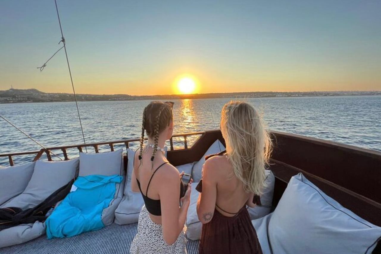 Crociera al tramonto con barbecue greco e spritz Aperol illimitato, vino di birra — 4