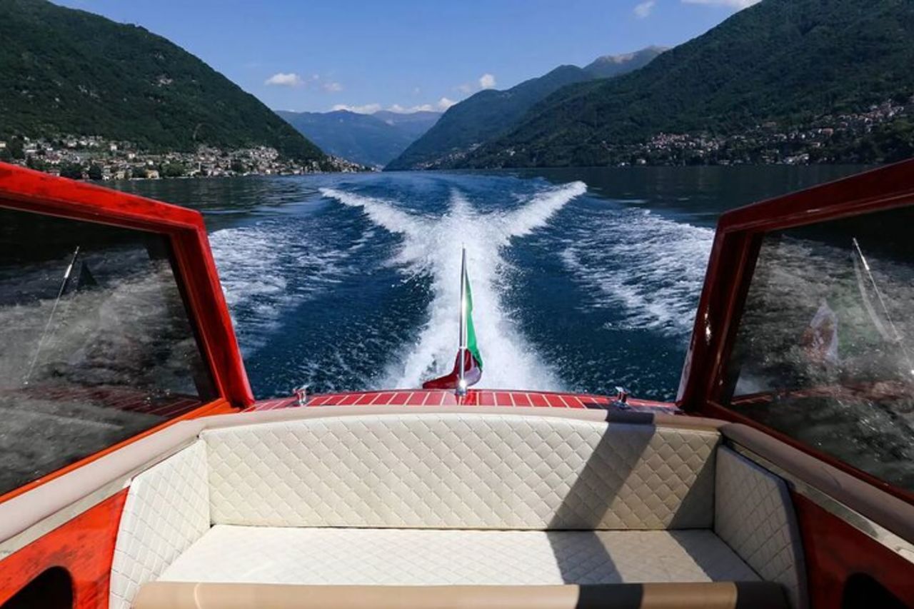 Lago di Como Tour Privato Barca di Legno & Glamour Italiano — 4