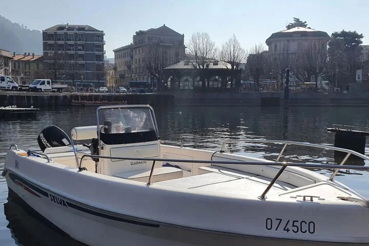 1 Ora Noleggio Barca Senza Patente Motore 40cv sul Lago di Como — 4