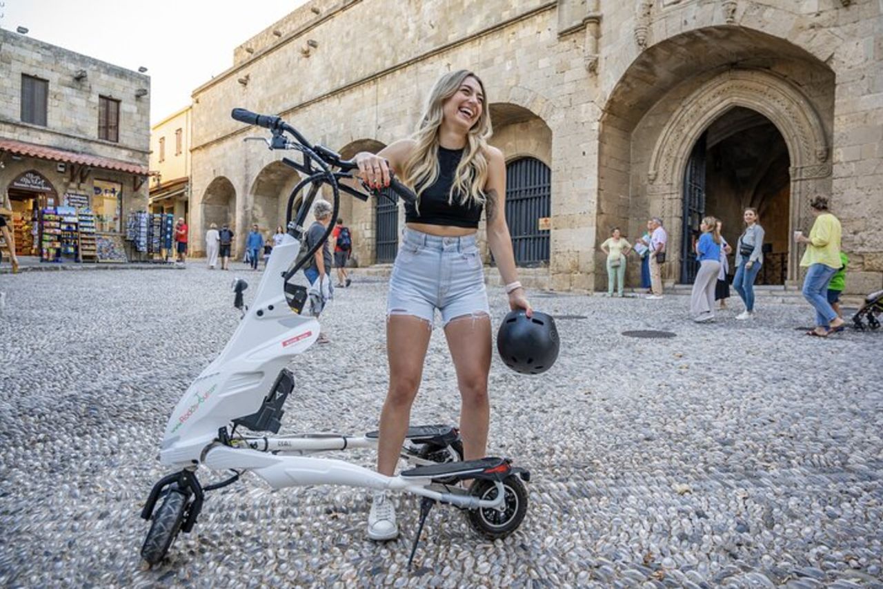 Esplora la città medievale di Rodi su scooter - 2 ore