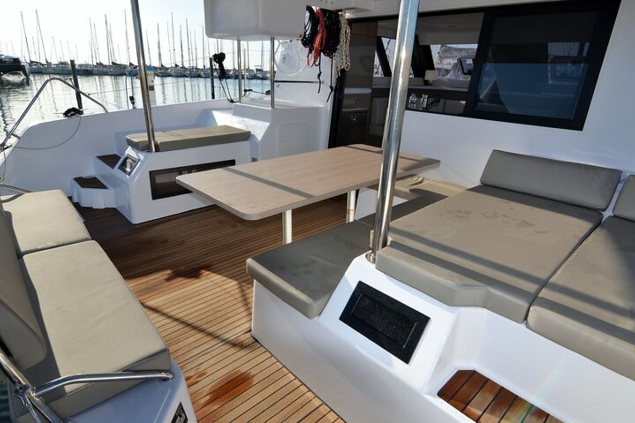 Tour Guidato in Catamarano con Aperitivo da Polignano a Mare — 8