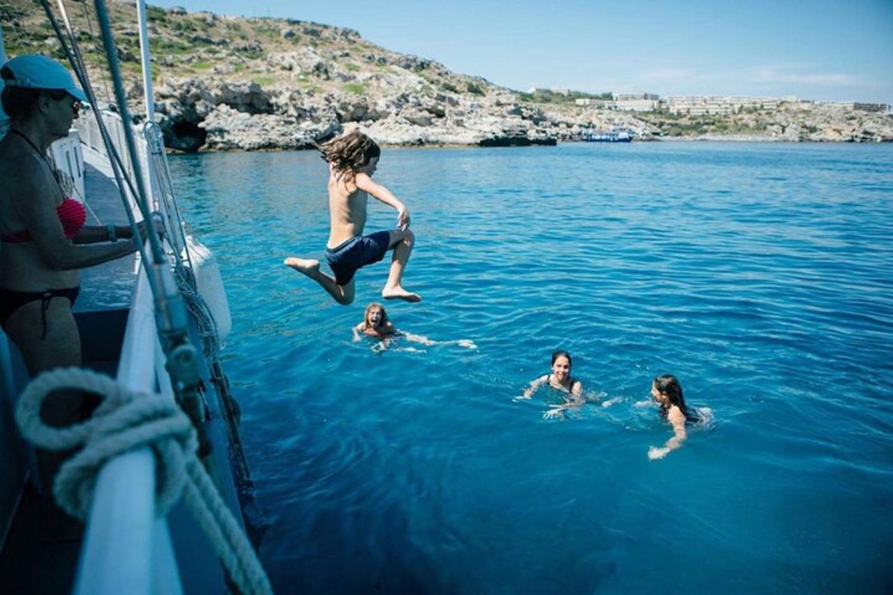 Gita in barca alle baie di Anthony Quinn, Kallithea e Traganou — 7