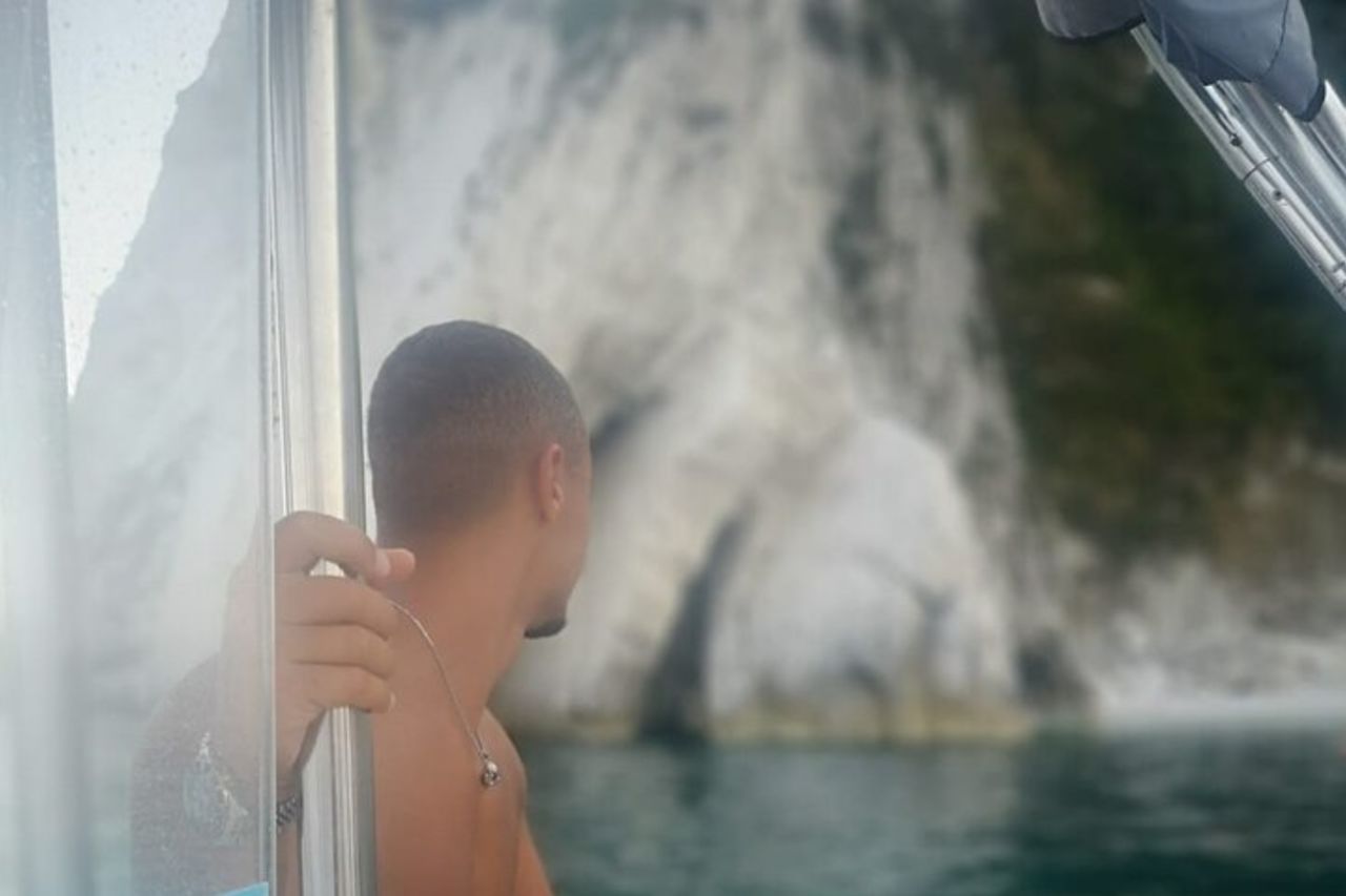 Escursione Guidata in Barca Lungo la Riviera del Conero — 6