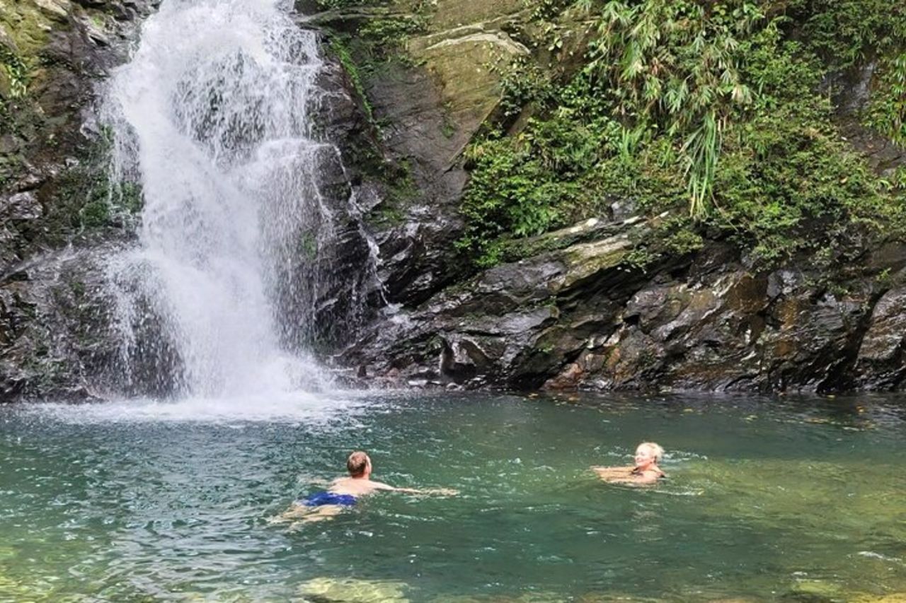 Tour giornaliero deluxe di trekking del Parco Nazionale Bach Ma da Hue — 4