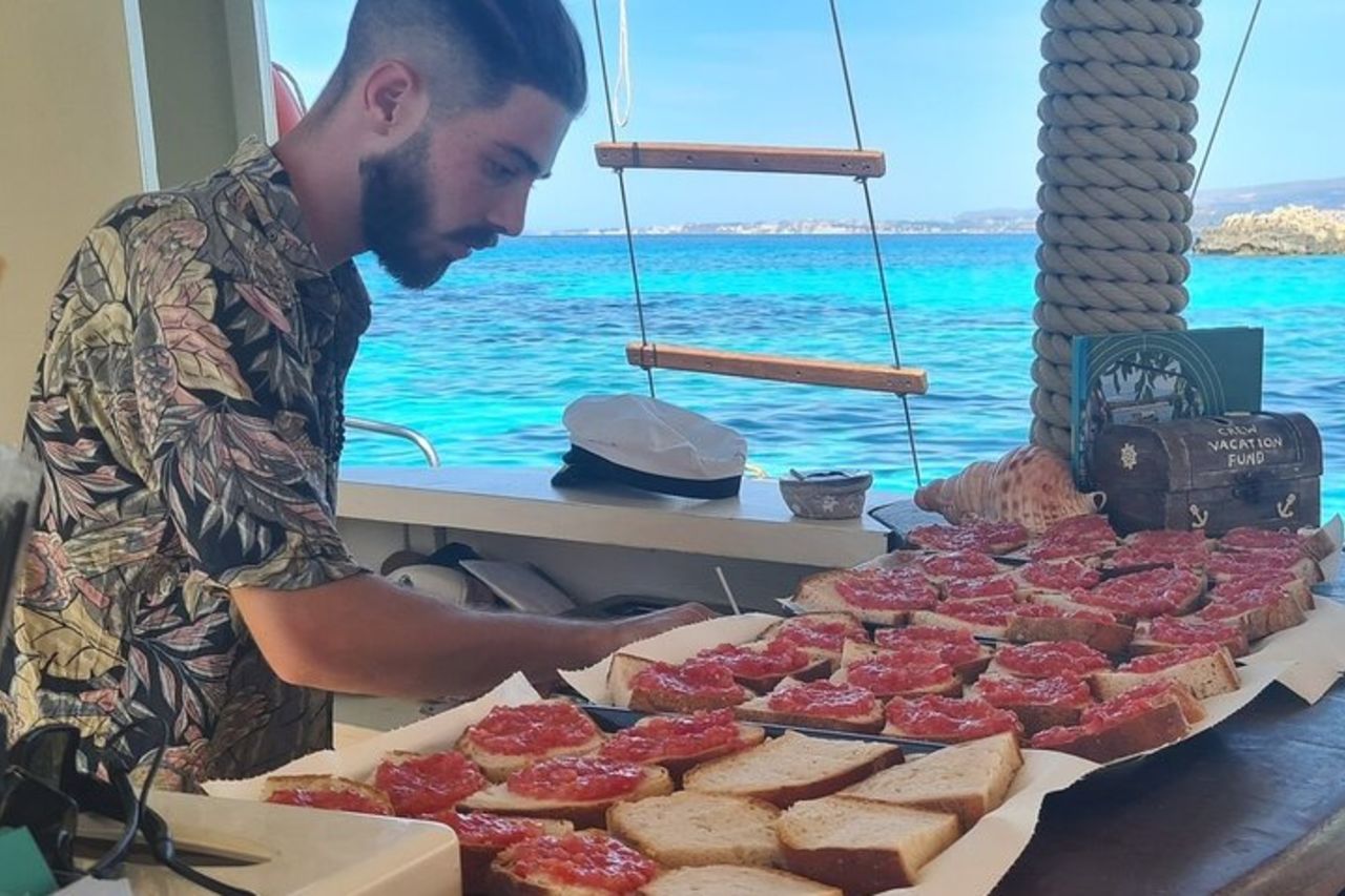 Crociera a White Rocks e Xi Beach con pranzo e vino — 4