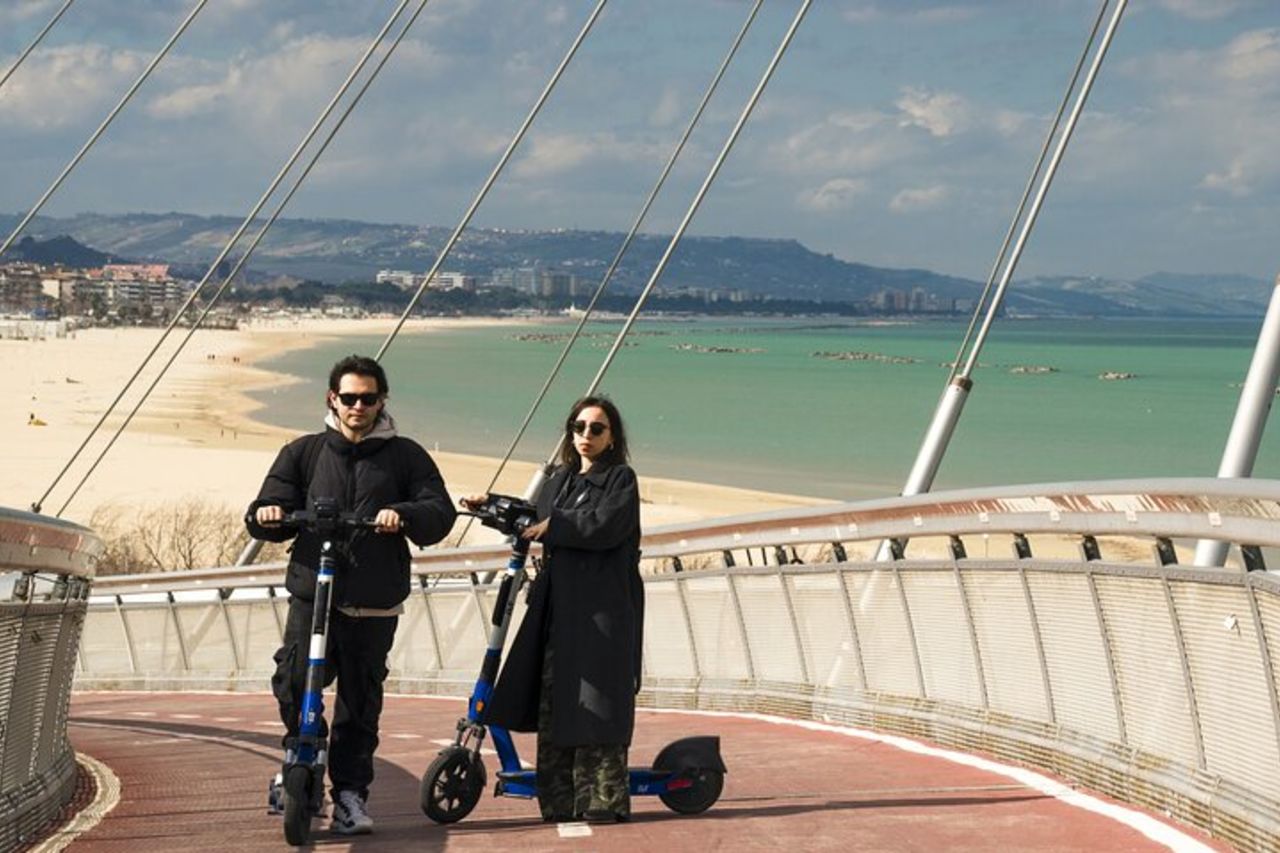 Eco Tour panoramico di Pescara autoguidato in e-scooter o bici — 2