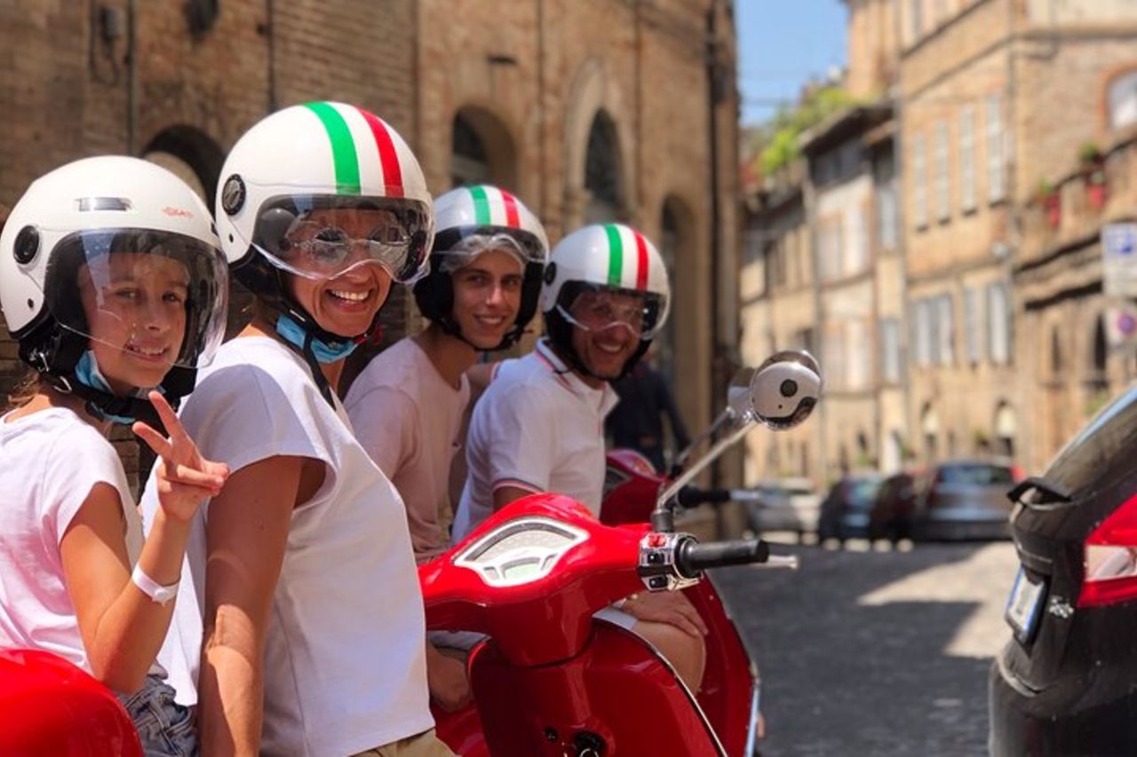 Tour in Vespa con guida scritta delle Marche Riviera del Conero