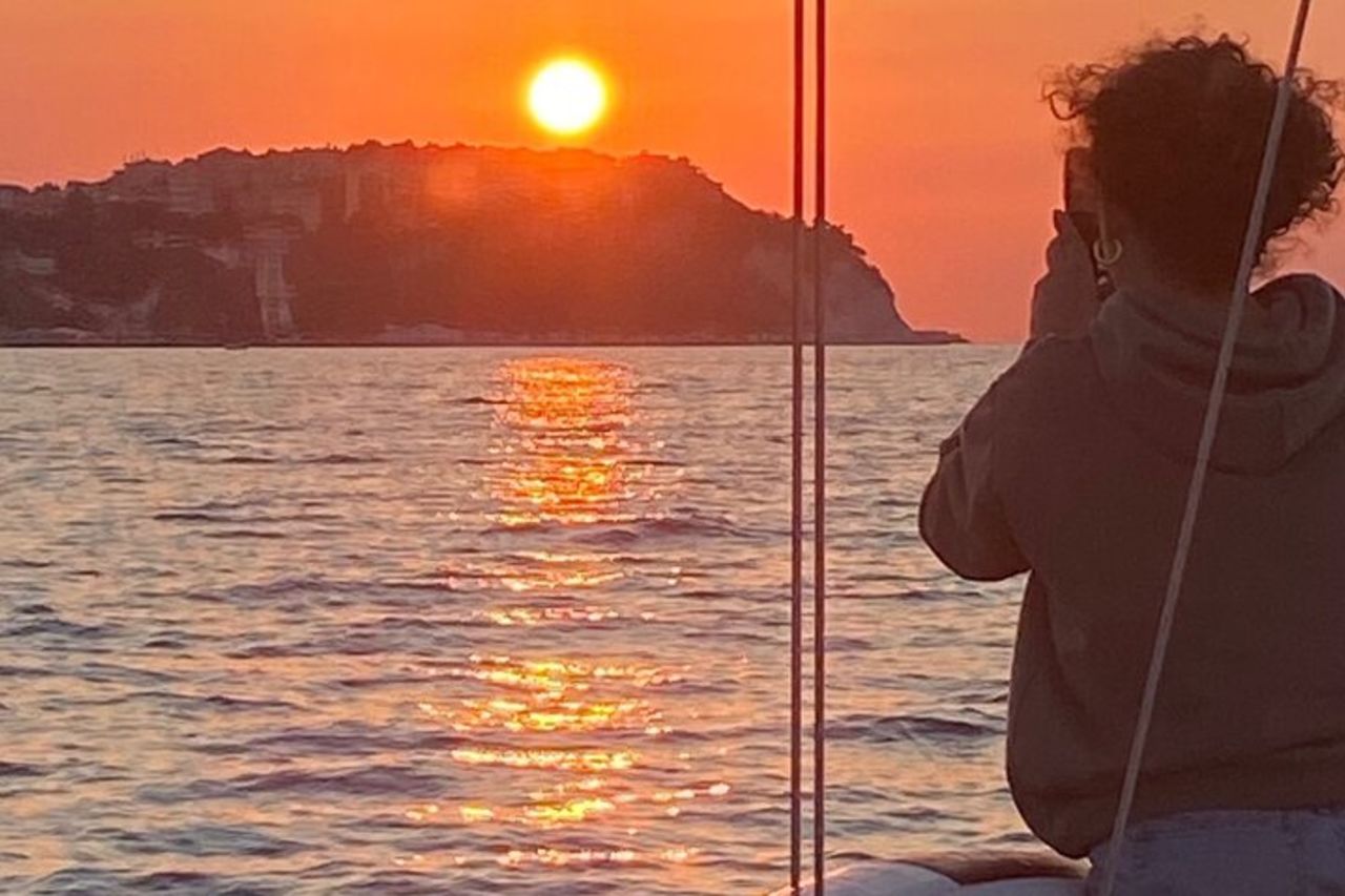 Tour privato per la Riviera del Conero in barca a vela — 6