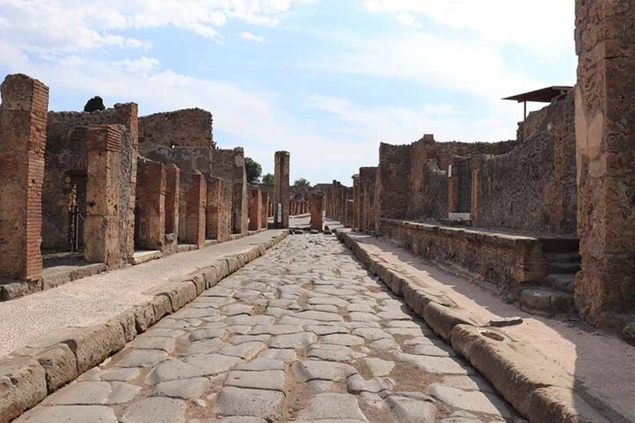 Tour a Pompei Scavi e Degustazione di Vini con pranzo da Positano — 4