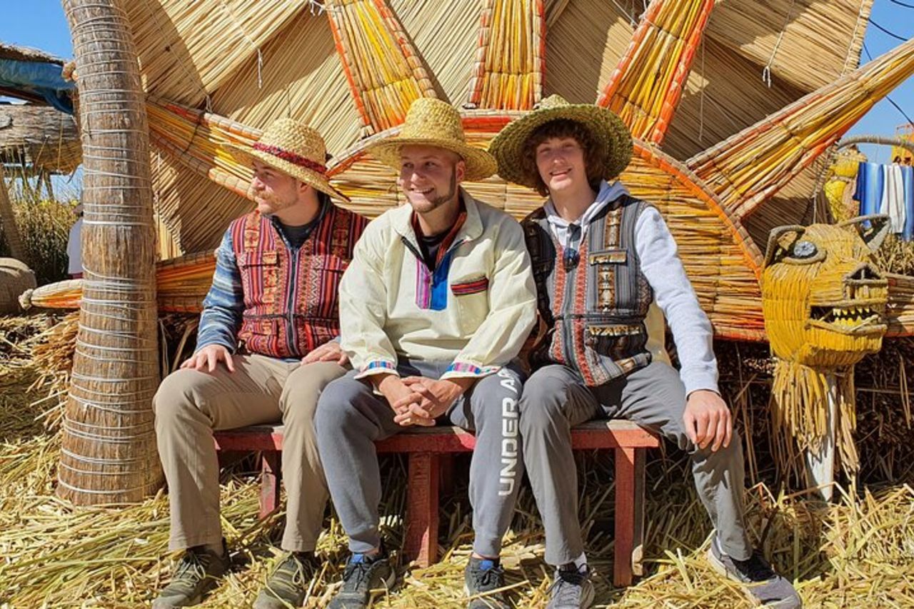 Isole di Uros e Taquile su nuovo e confortevole motoscafo. — 9