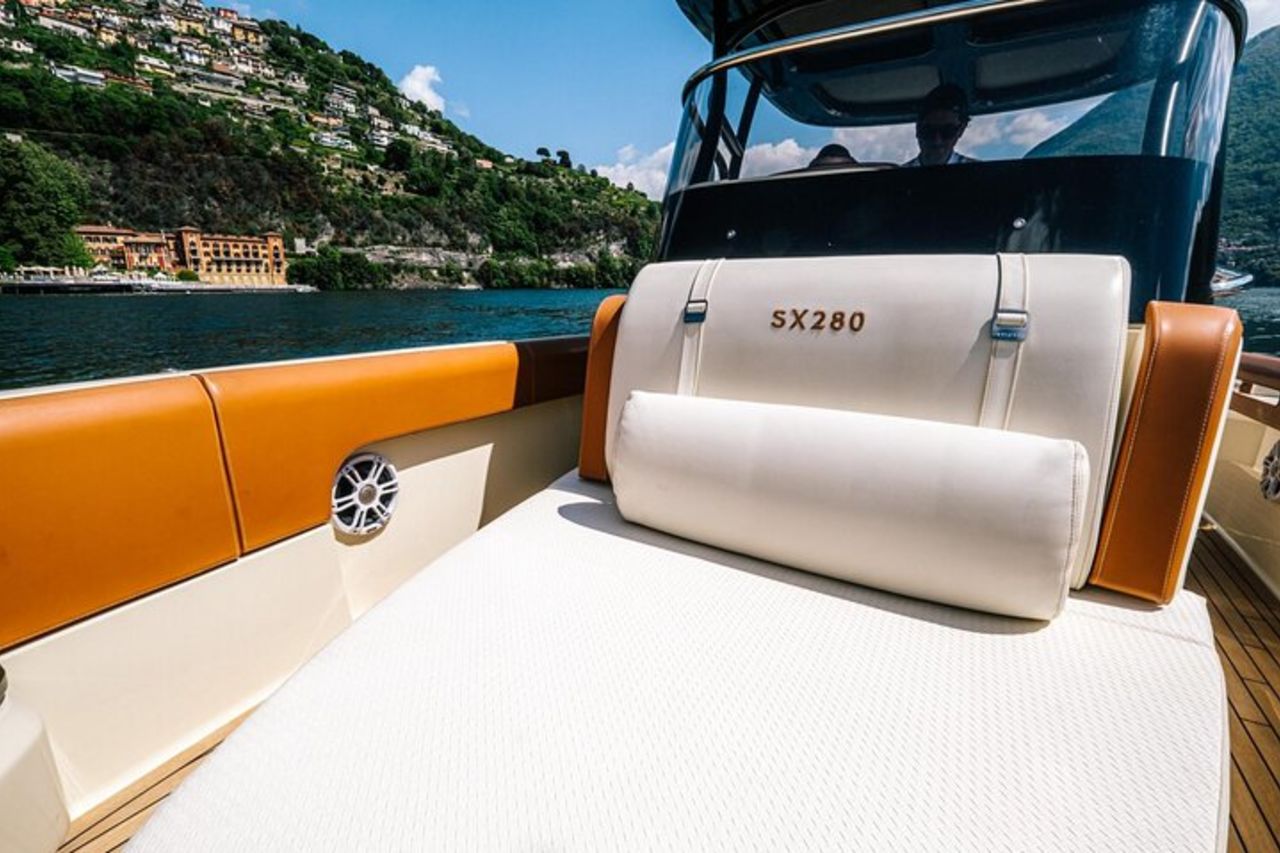 1H Luxury Cruise Como Lake Tender Yacht Invictus 9 Pax — 8