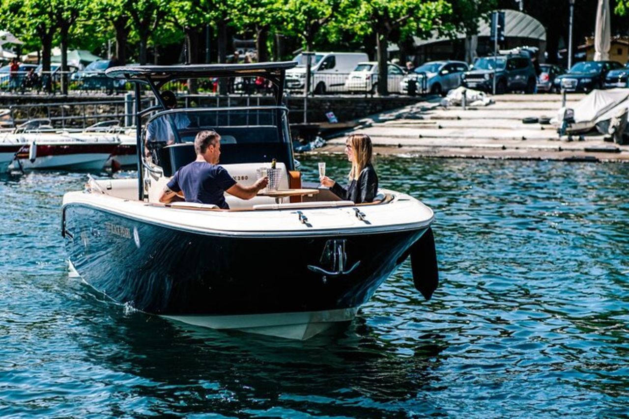 3H Crociera Guidata Sosta Bellagio Tender yacht Invictus 9 Pax — 9