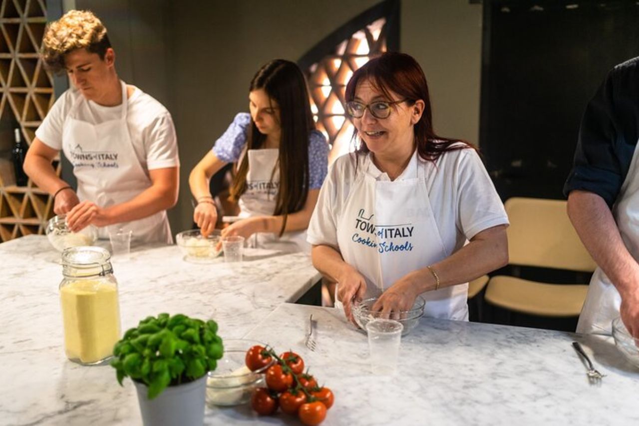 Lezione di cucina a Milano: autentica preparazione di pizza e gelato — 9