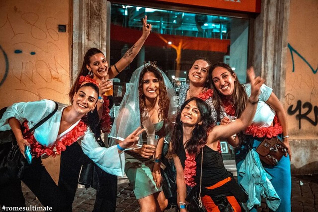 L'Ultimate Party di Roma, noto anche come il Pub Crawl di Piazza di Spagna — 9