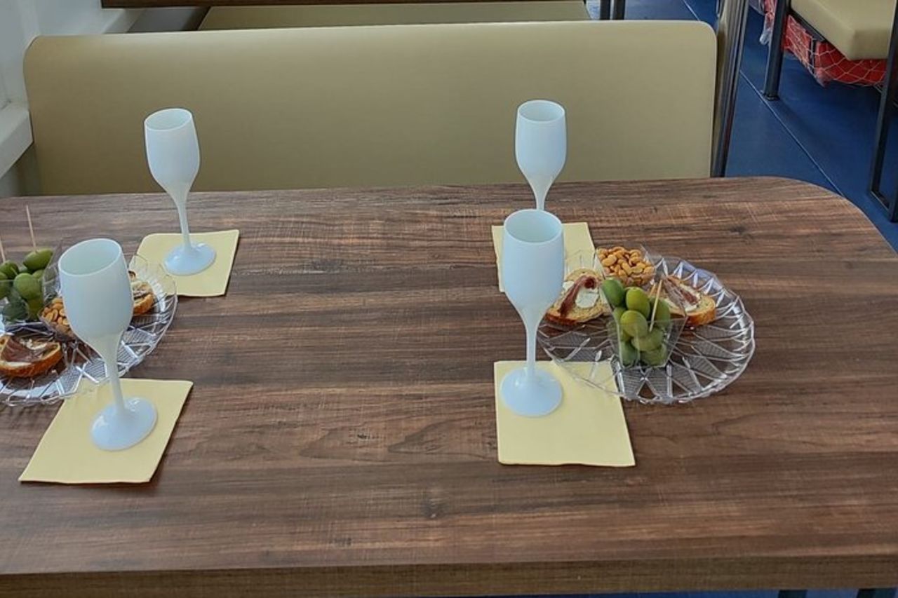 Costiera Amalfitana in barca con aperitivo, pranzo e soste mare — 7