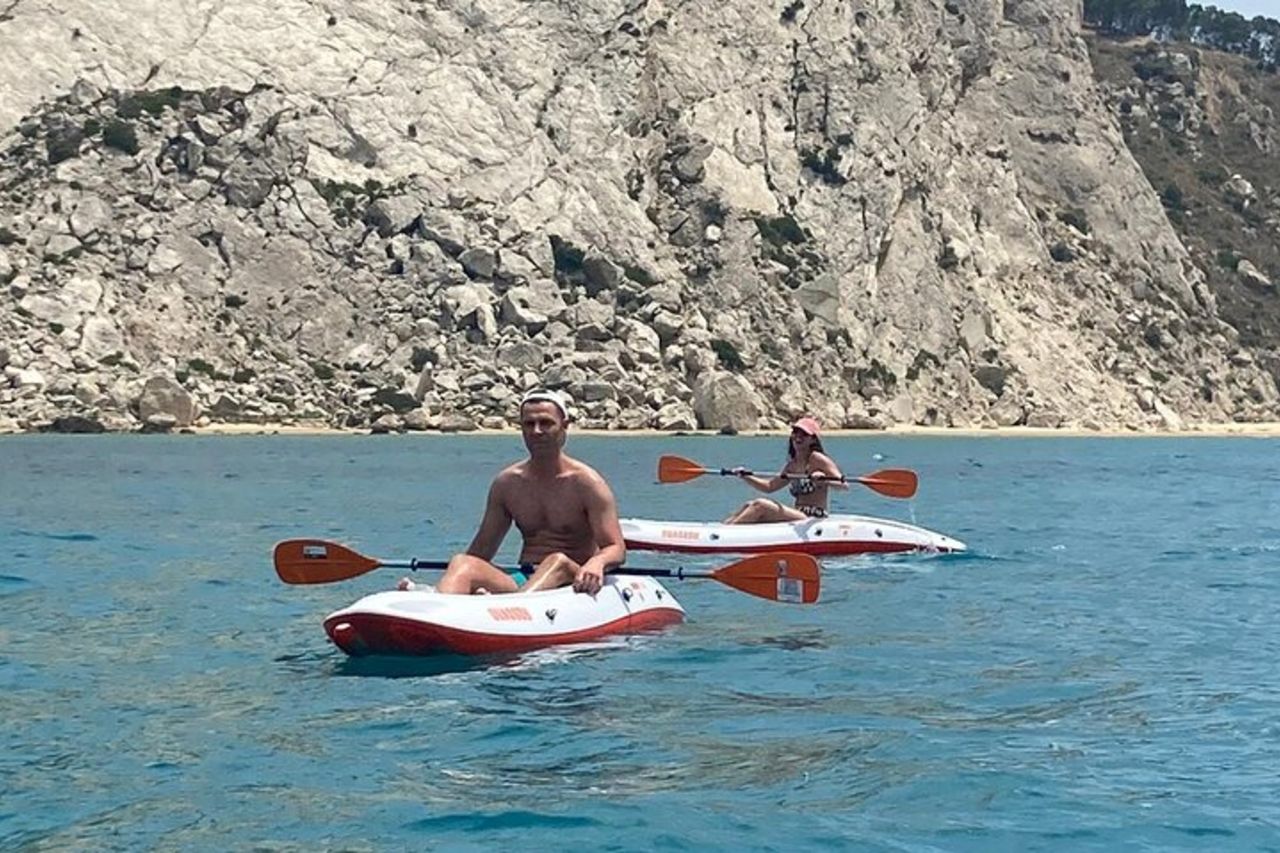 Tour in Kayak: Da Cala Manbrù alla Riserva di Torre Salsa — 4