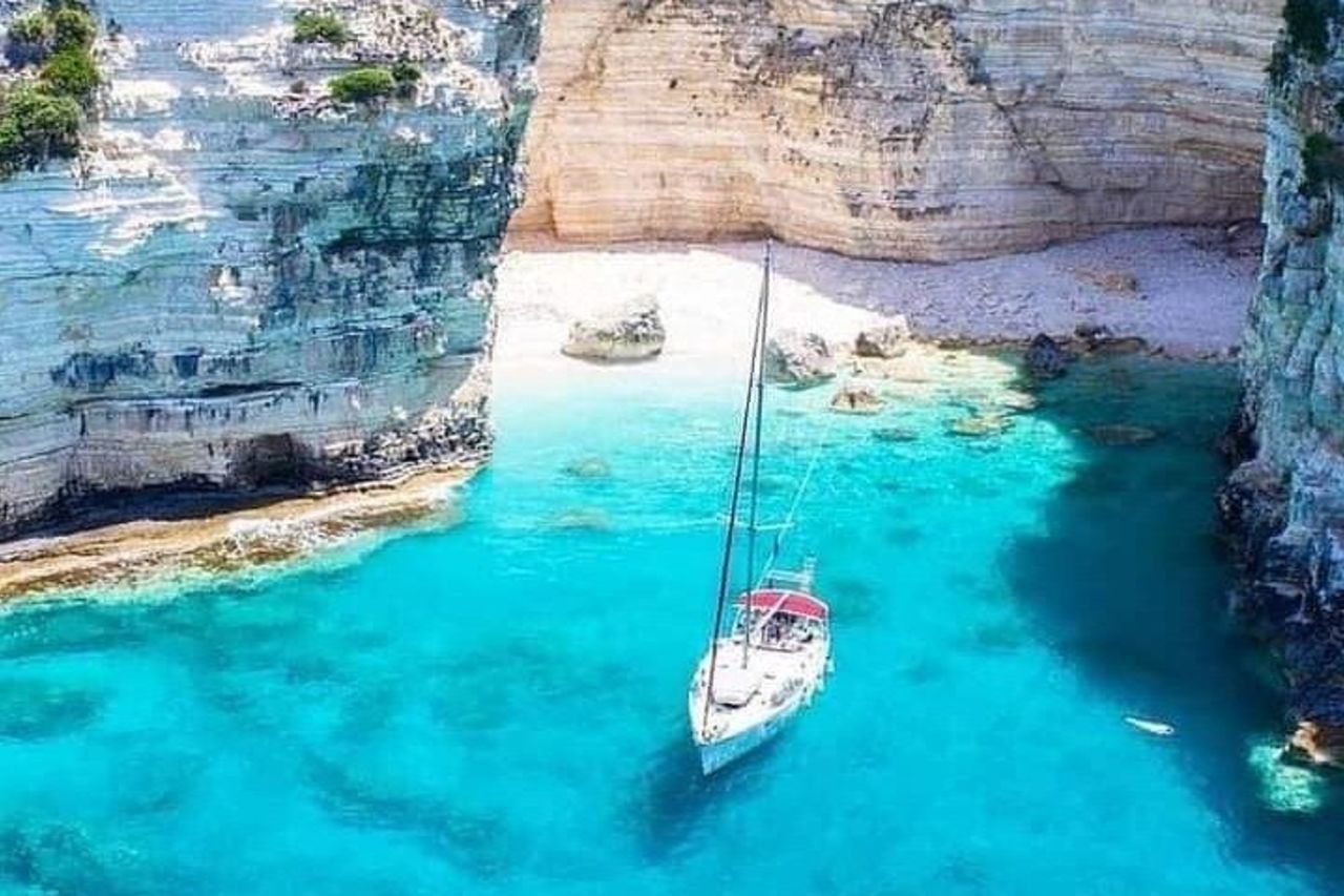 Grotte blu di Zante e baia di Navagio — 3
