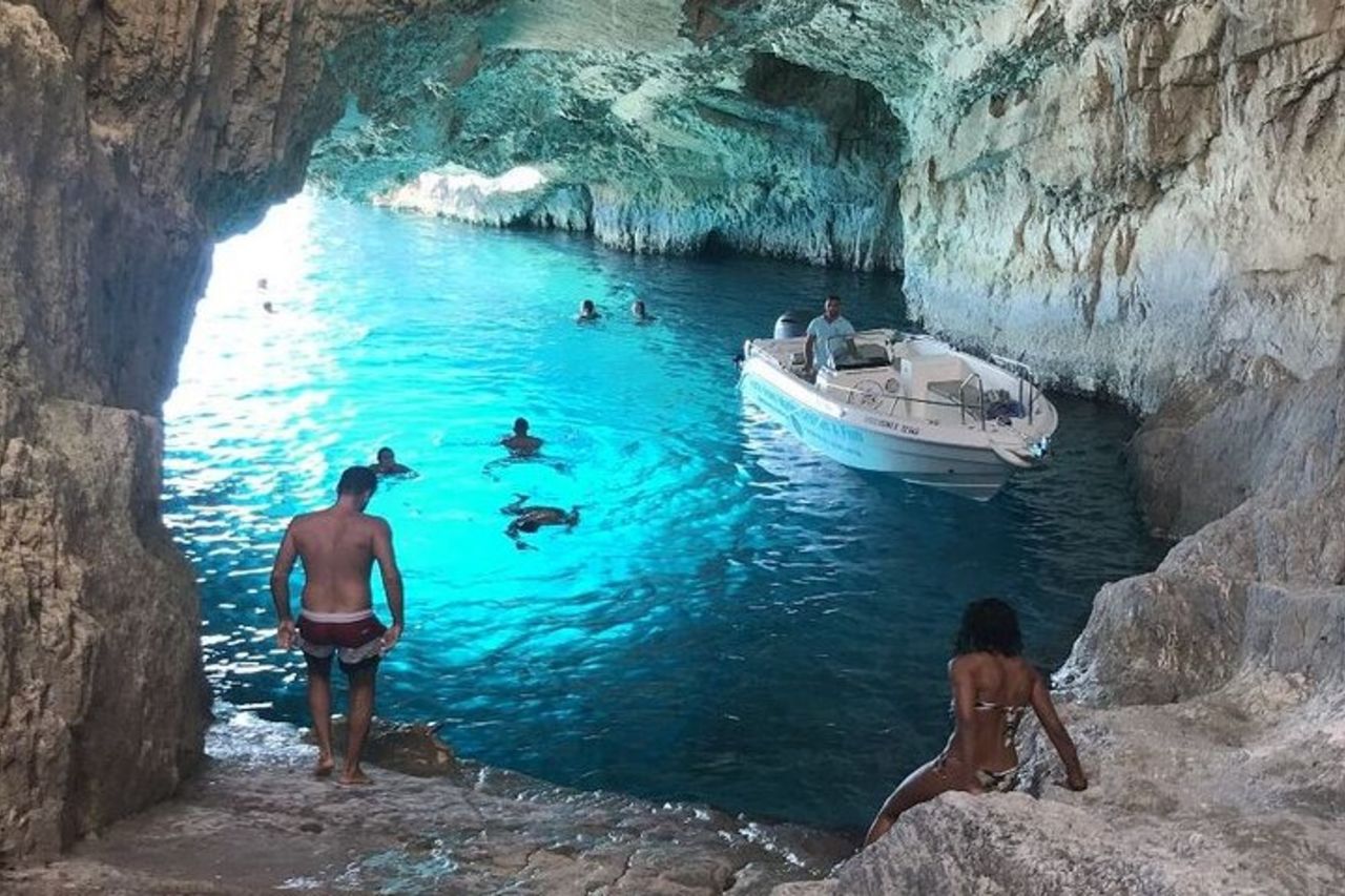 Tour della costa occidentale di Zante e Baia di Navagio