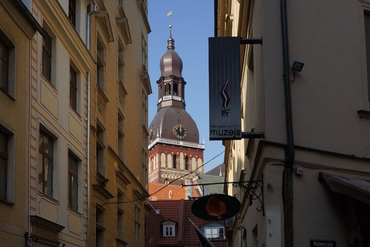 Tour a piedi di 2 ore nelle leggende e nei segreti del centro storico di Riga — 8