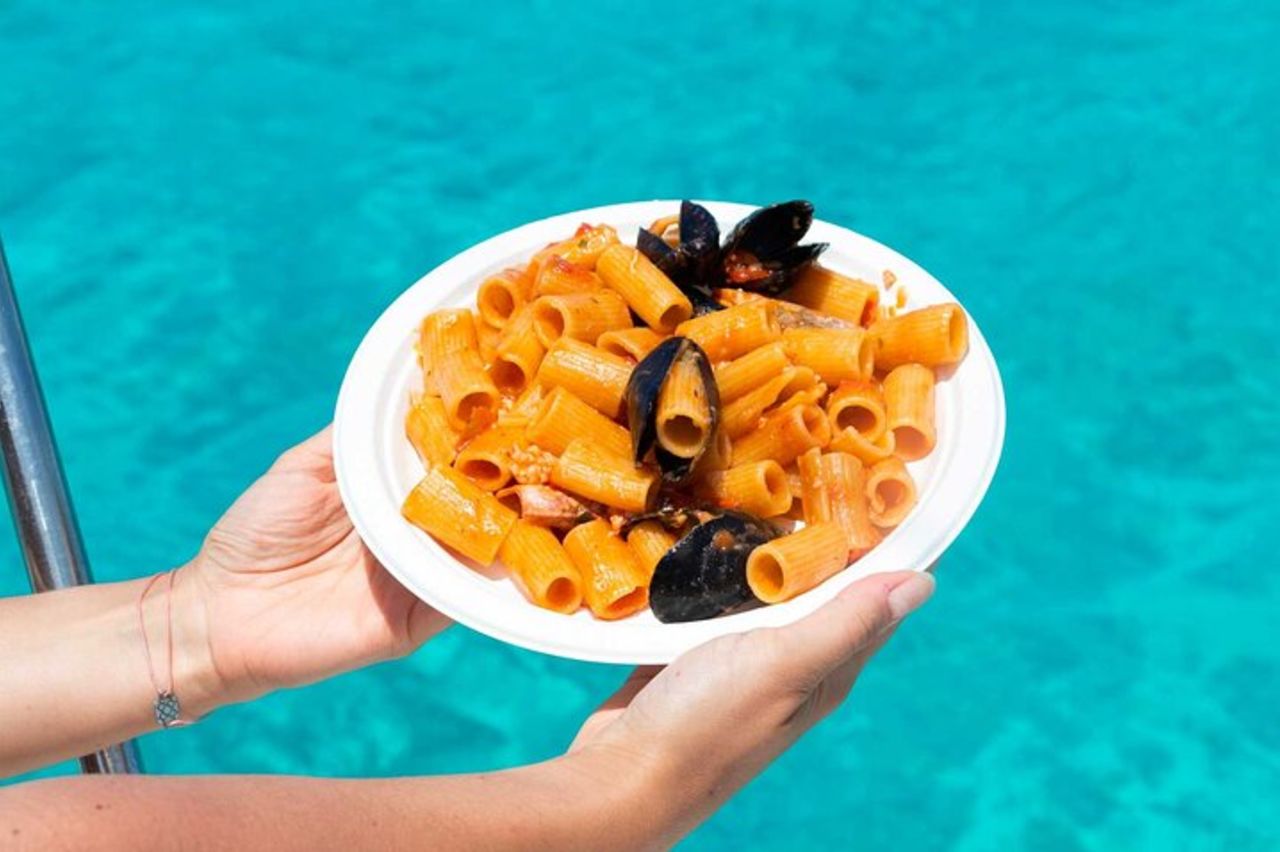 Da Stintino: tour in barca a vela all'Asinara con pranzo — 3