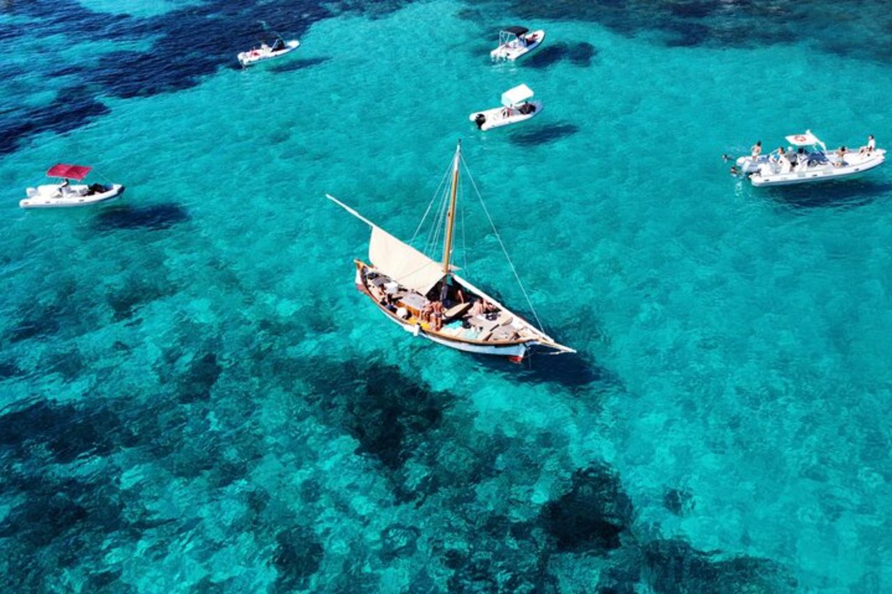 Tour di Una Giornata in Veliero Tradizionale Tavolara & Molara — 9