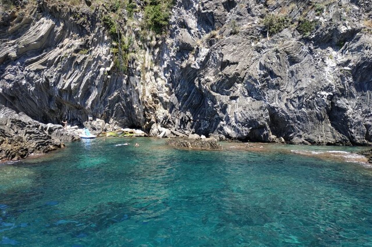Tour condiviso delle Cinque Terre di 3 ore + soste per il nuoto in spiagge appartate! — 2