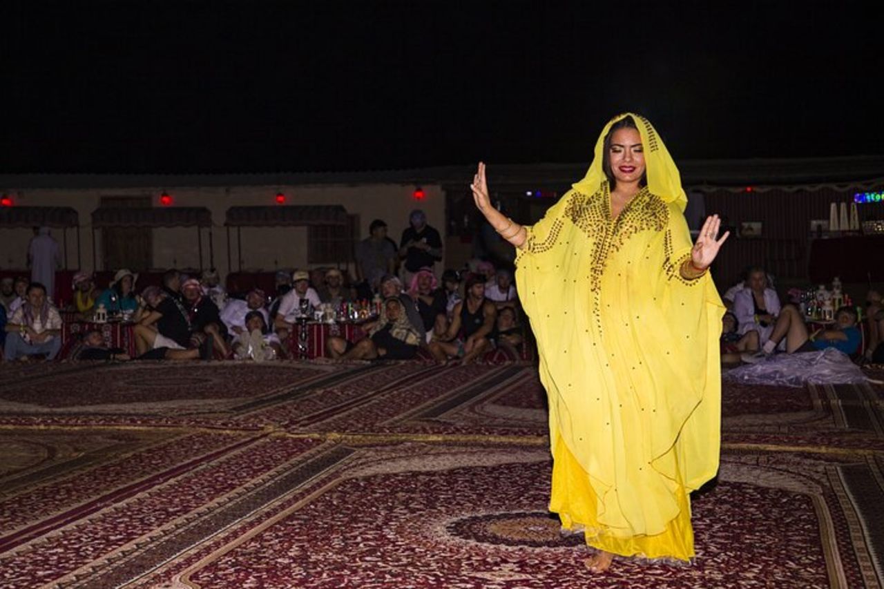 Trekking in cammello al tramonto, Falcon Show e cena barbecue VIP — 6