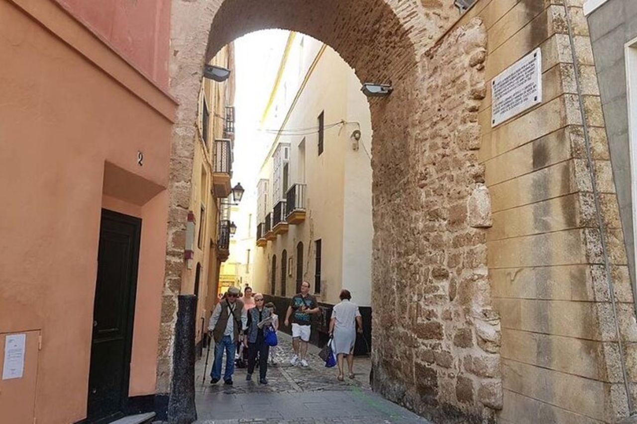 Tour di 2 ore intorno a Cadice: Storia, aneddoti e curiosità — 6