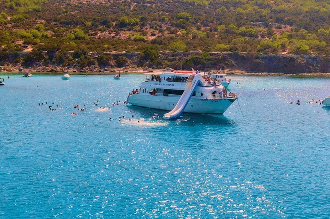 Tour in autobus e barca della Laguna Blu (Akamas) con scivolo d'acqua da Paphos — 7
