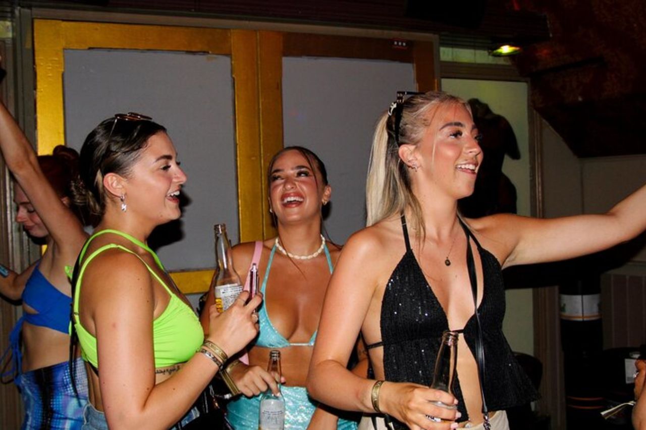 Amsterdam : Rissa di bar nel quartiere a luci rosse — 5