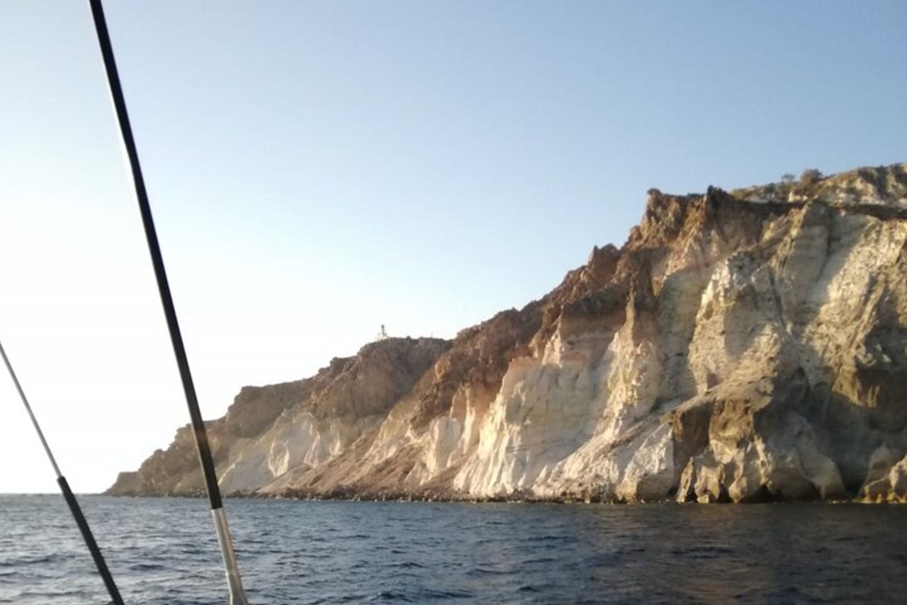 Crociera in catamarano a Santorini con pasto fresco e open bar — 6