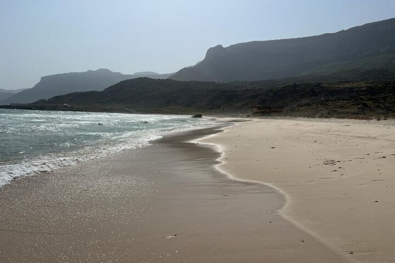 West Salalah Tour - Caraibi d'Oriente - Spiaggia di Fazayah con città — 7