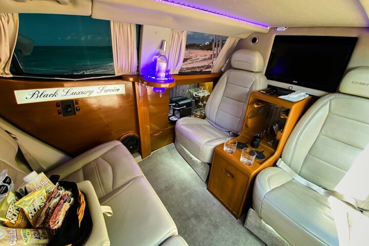 Limousine Deluxe GMC dall'aeroporto di Cancun — 2