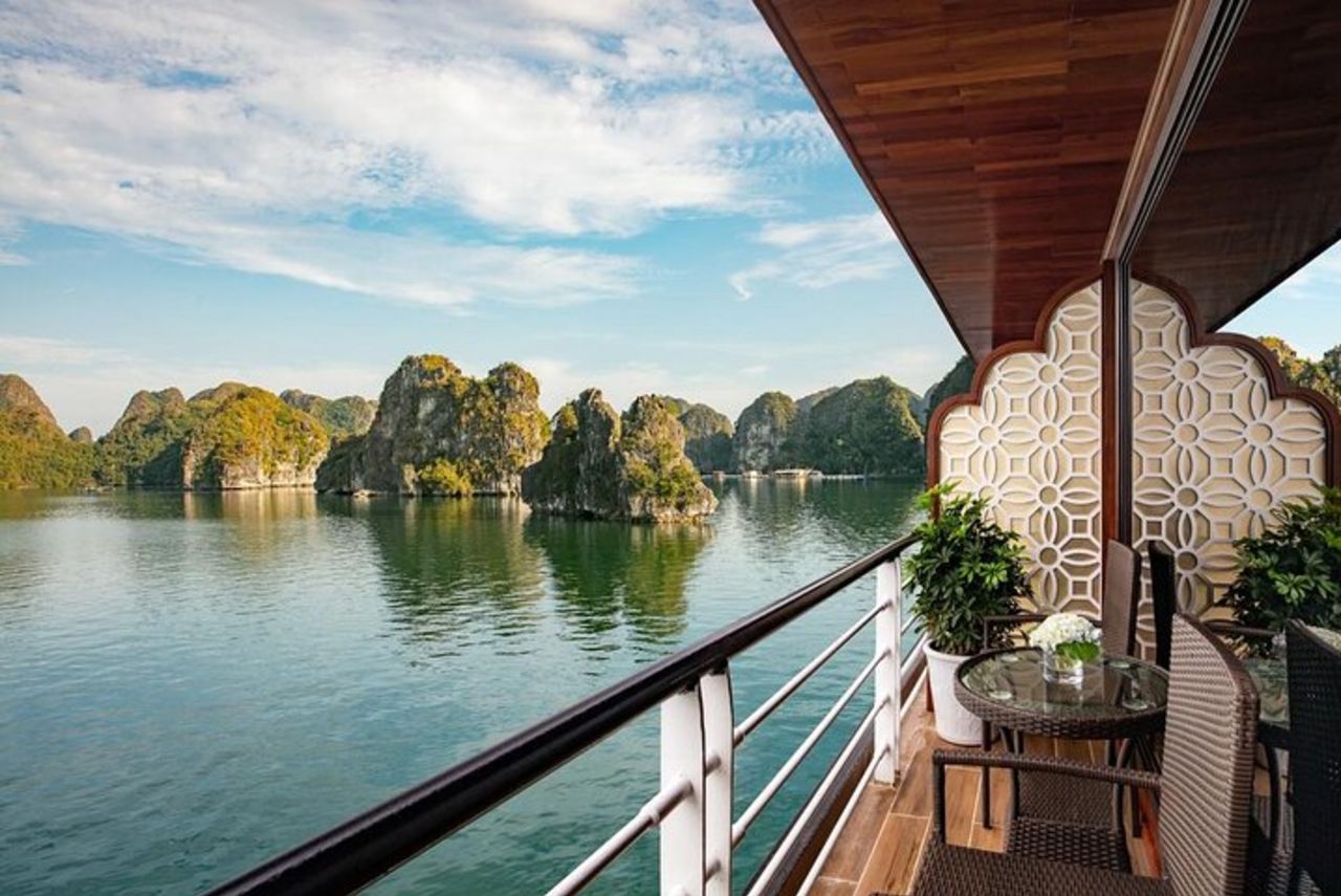 Livello superiore: Crociera notturna Ha Long Bay 5 - Star, rustico balcone - 2D1N — 4