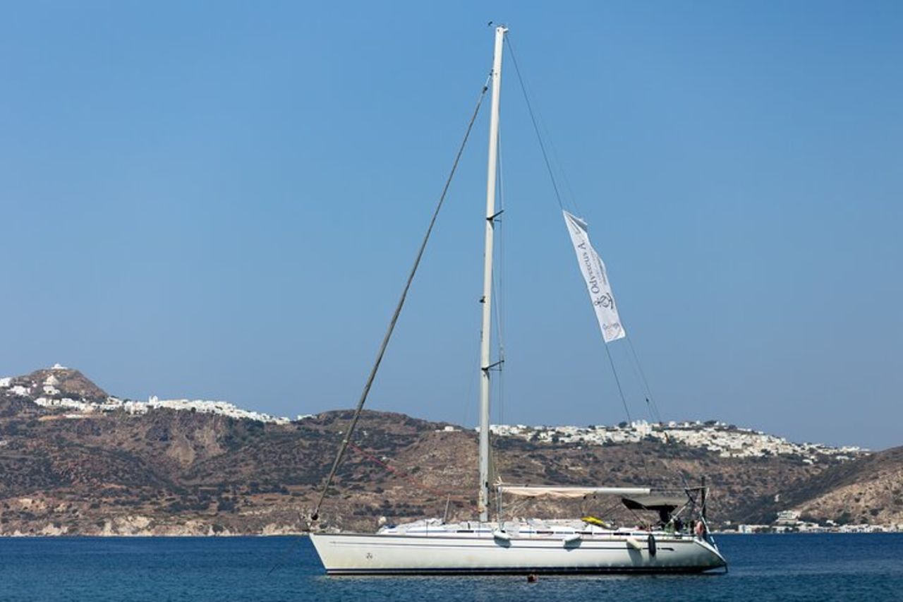 Piccolo gruppo di barche a vela Kleftiko e Sikia Cave a ovest di Milos — 4