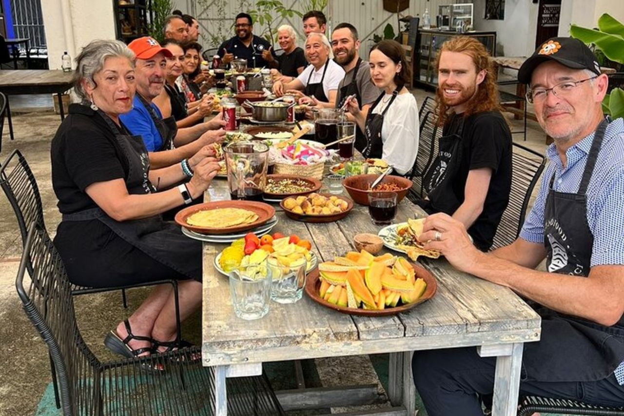 Prepara una talpa di Oaxaca da un cuoco tradizionale — 2